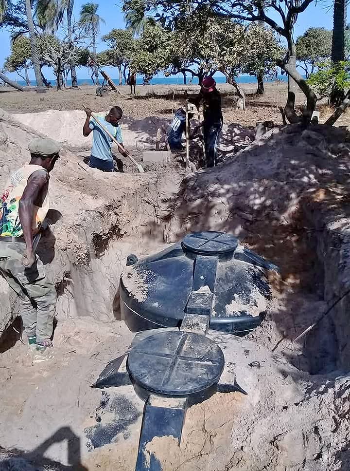 Installation de citernes SEDICOM sur un chantier en bord de mer